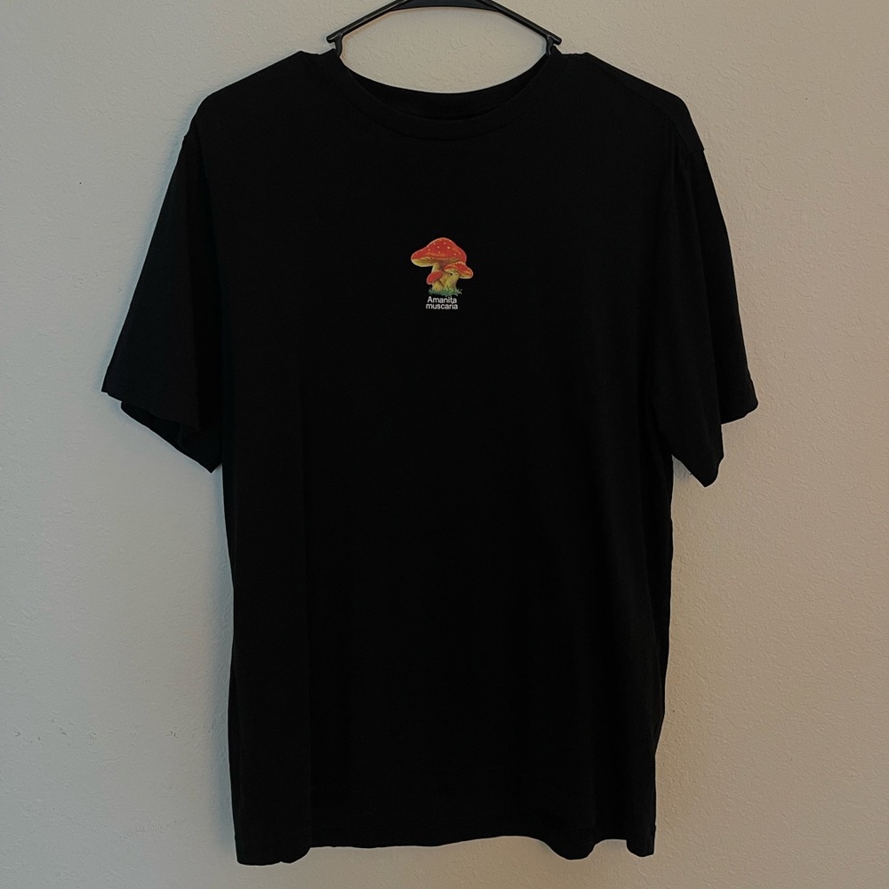 H&M Men Graphic T-shirt Mushroom Size M